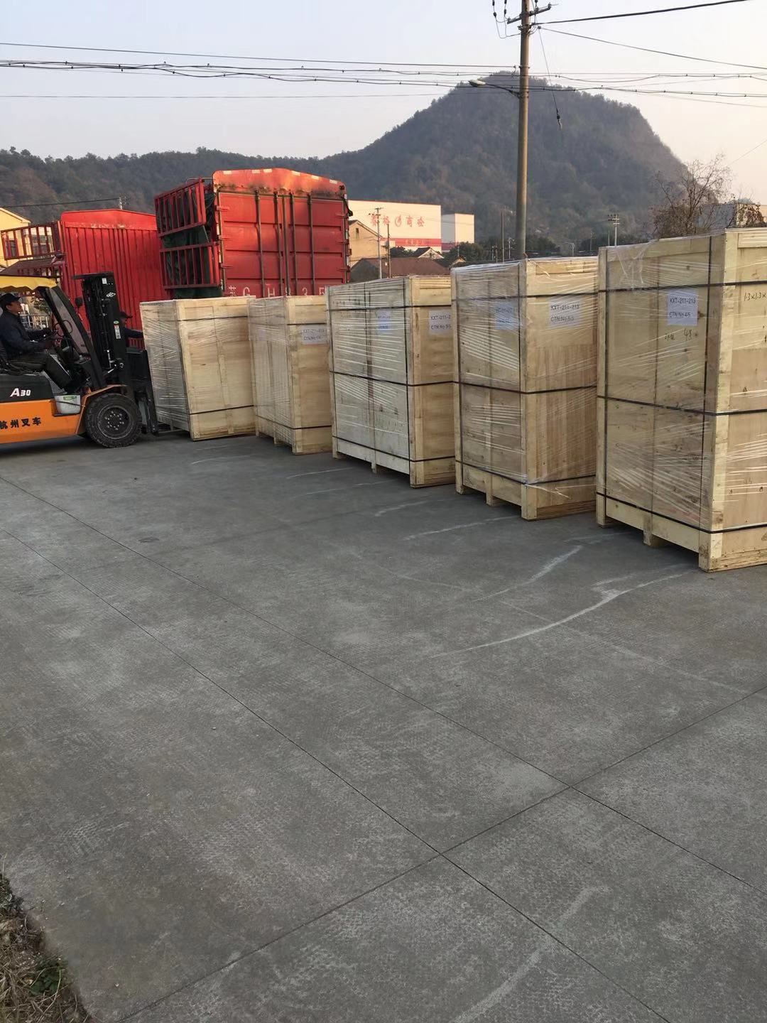 Congratulations KAXITE sealing company deliveryed the Braiding Machine  to IMTEKS POLAND Company.